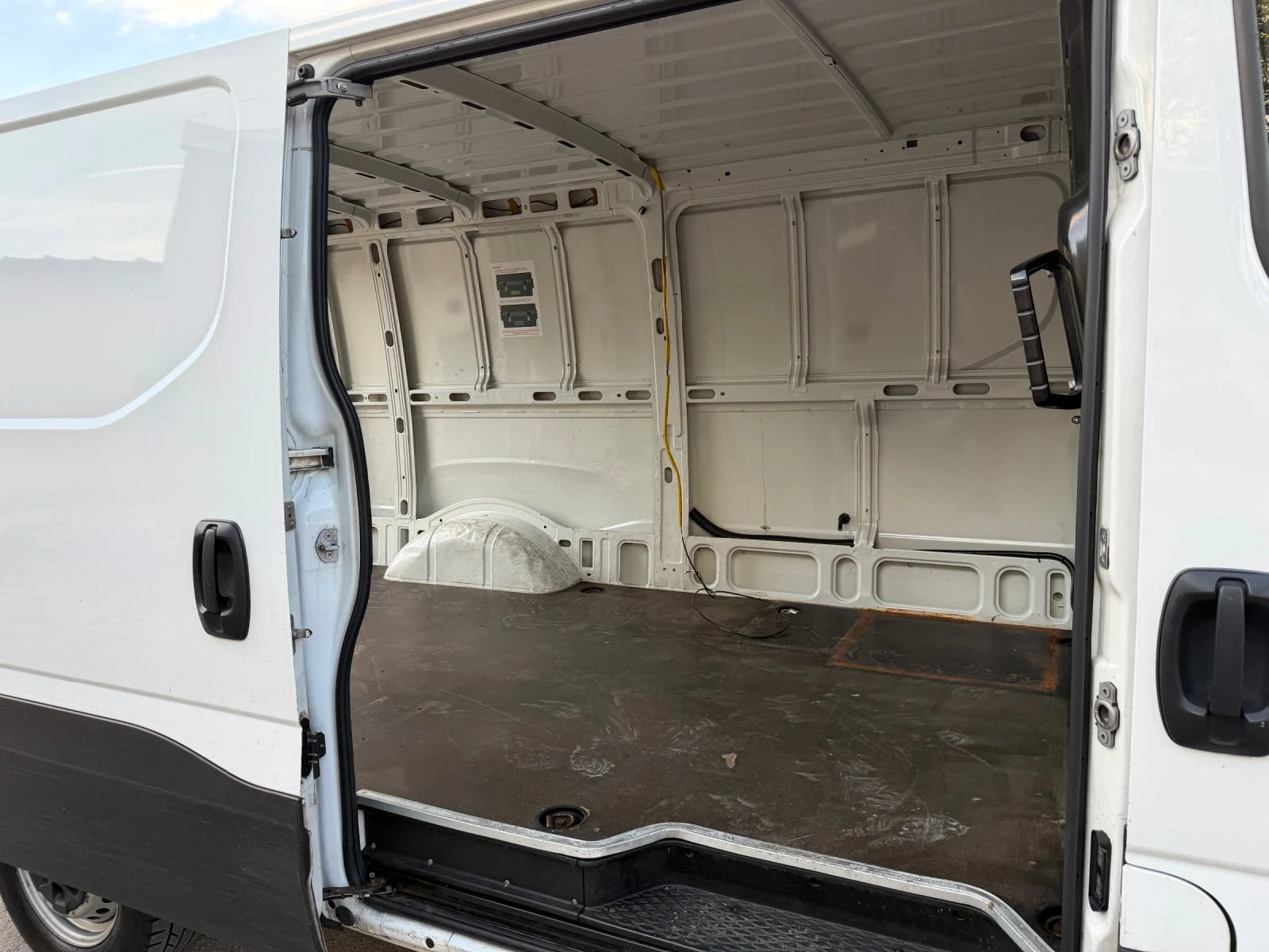 Iveco Daily 35S-130 , снимка 11 - Бусове и автобуси - 56697436