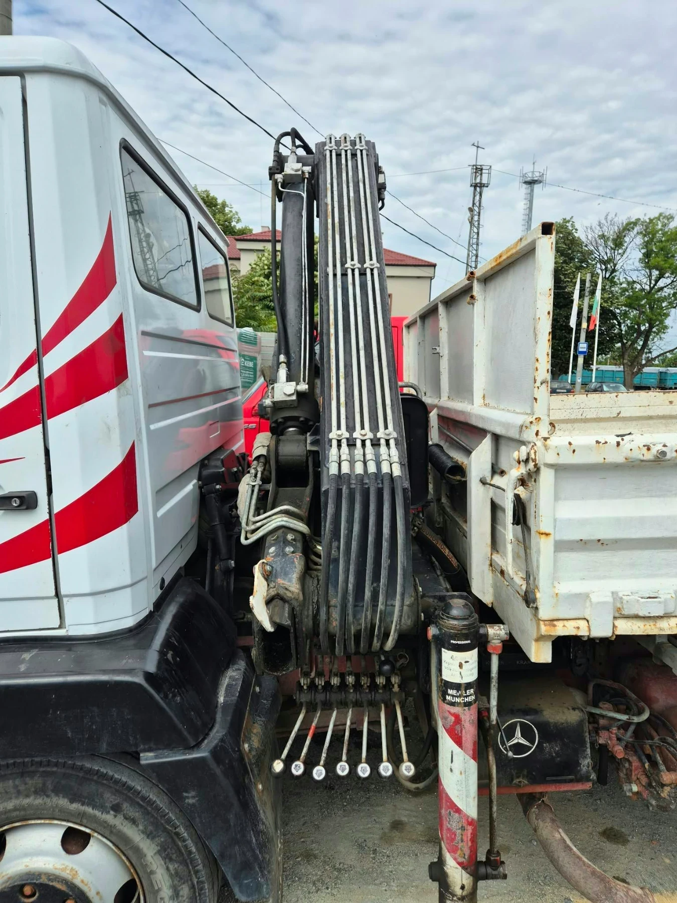 Mercedes-Benz 814 4.0 САМОСВАЛ С КРАН, снимка 5 - Камиони - 56622507
