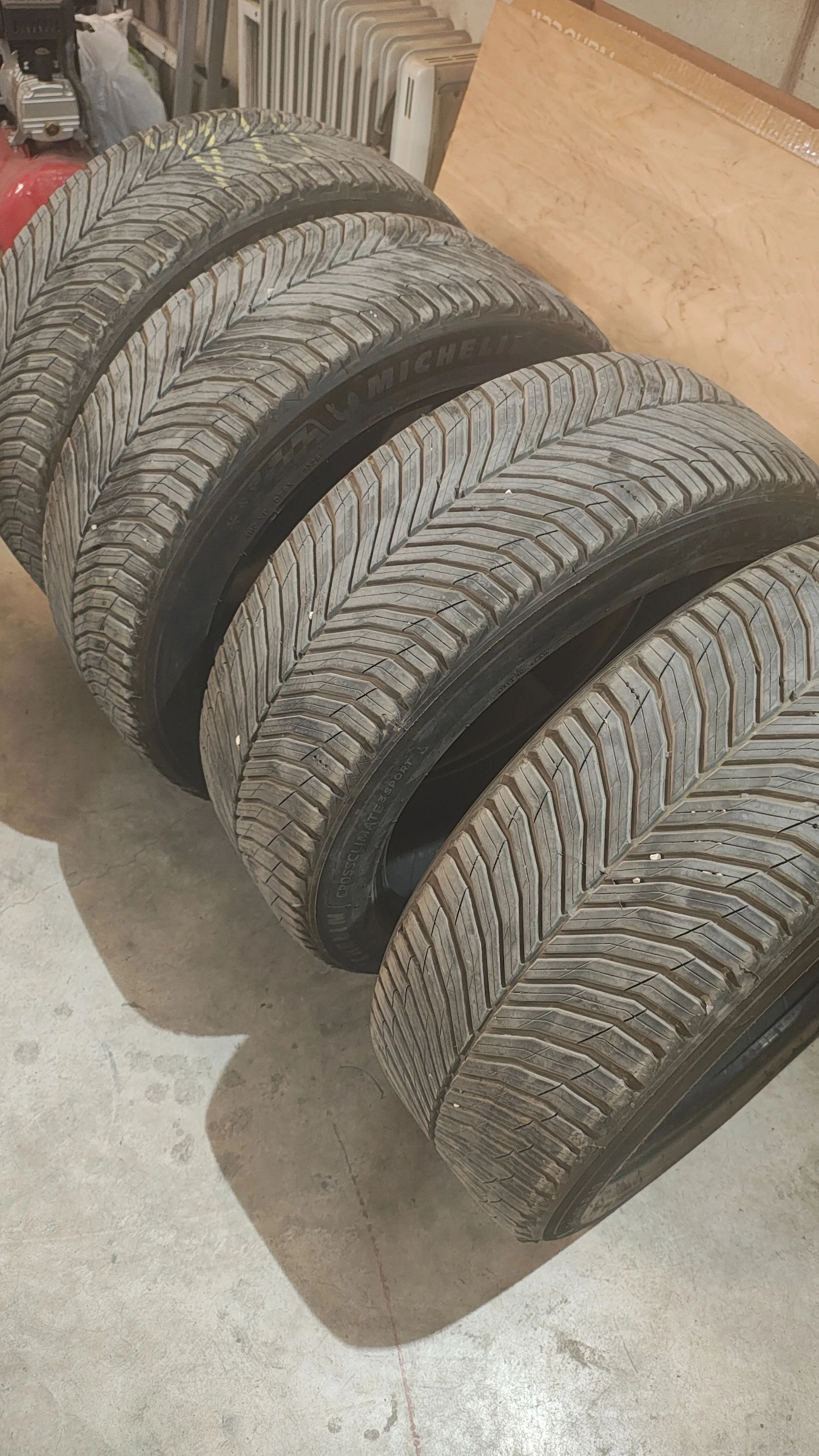 Гуми Всесезонни 245/45R19