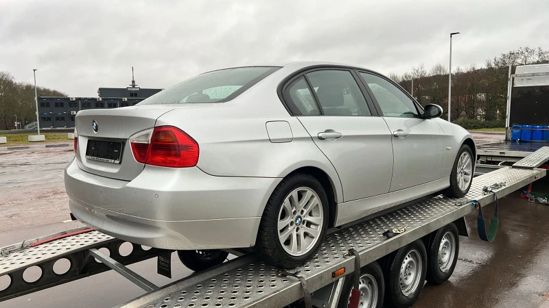 BMW 318 2.0, снимка 4 - Автомобили и джипове - 48375738