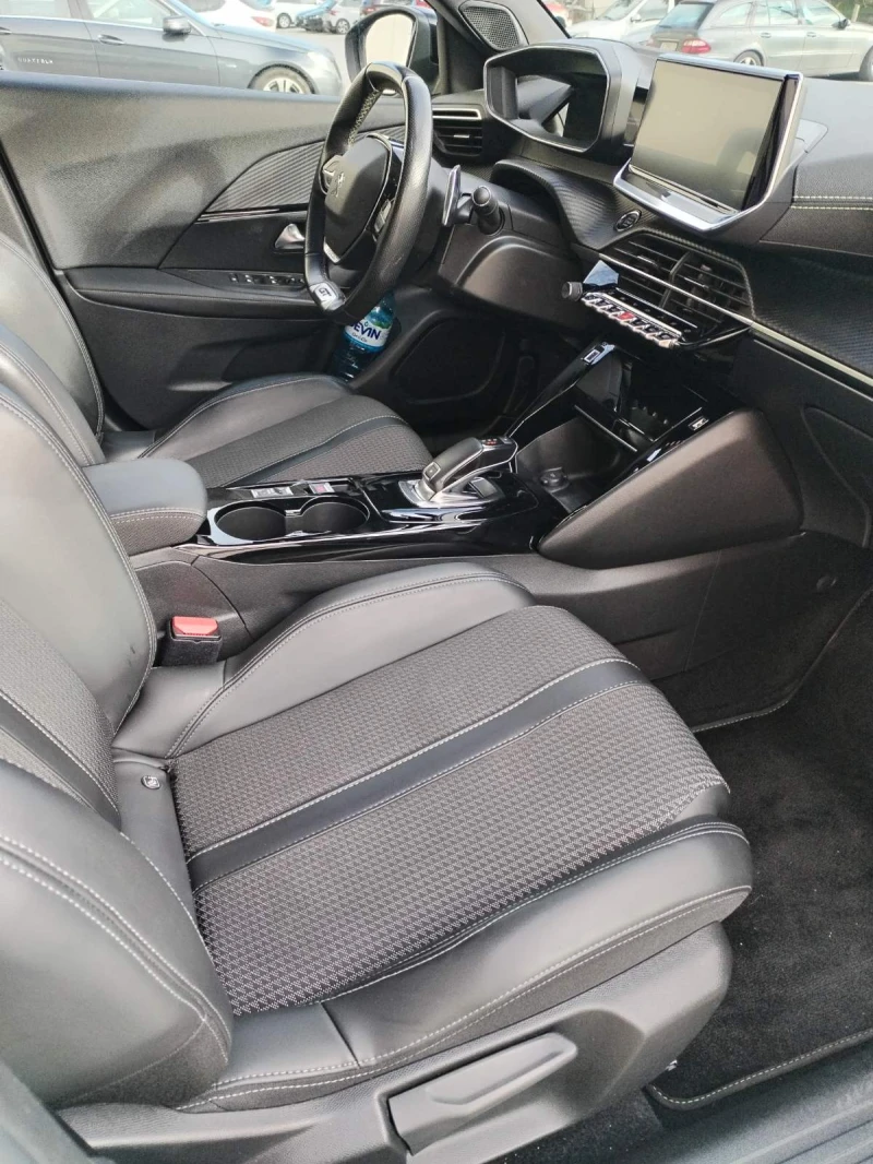 Peugeot 2008 1.5 Blue-HDi GT, снимка 11 - Автомобили и джипове - 52205419