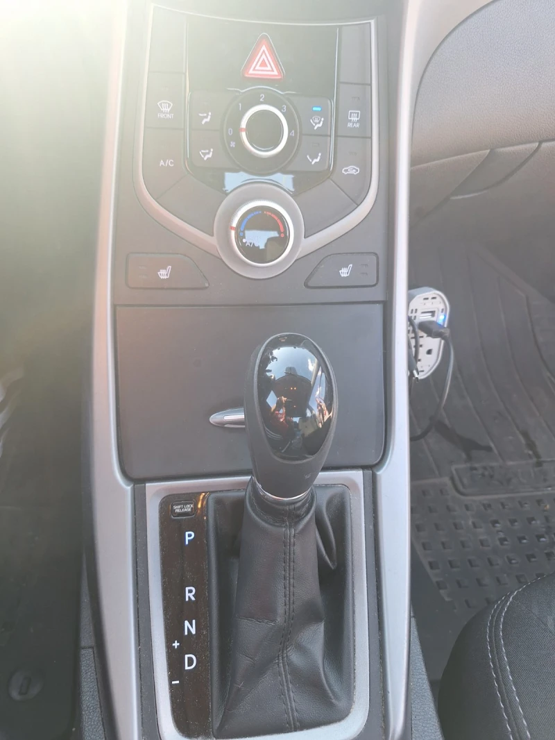 Hyundai Elantra, снимка 6 - Автомобили и джипове - 52502041