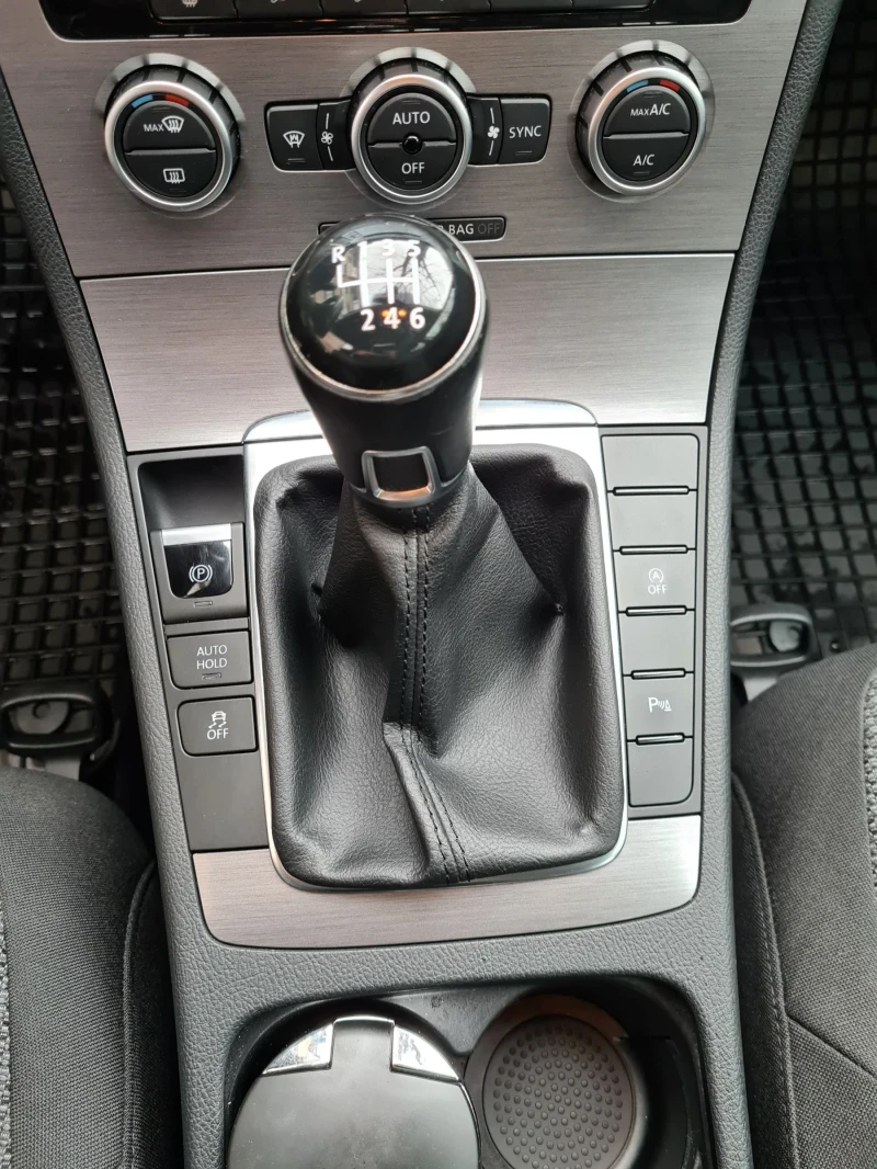 VW Passat, снимка 14 - Автомобили и джипове - 52618257