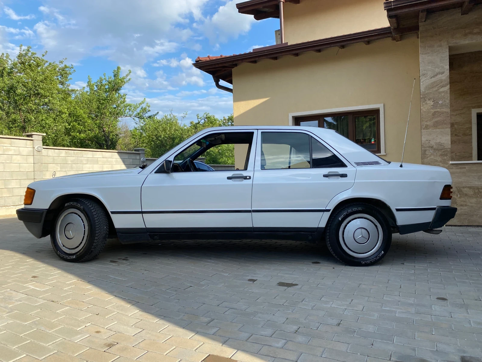 Mercedes-Benz 190  - изображение 3