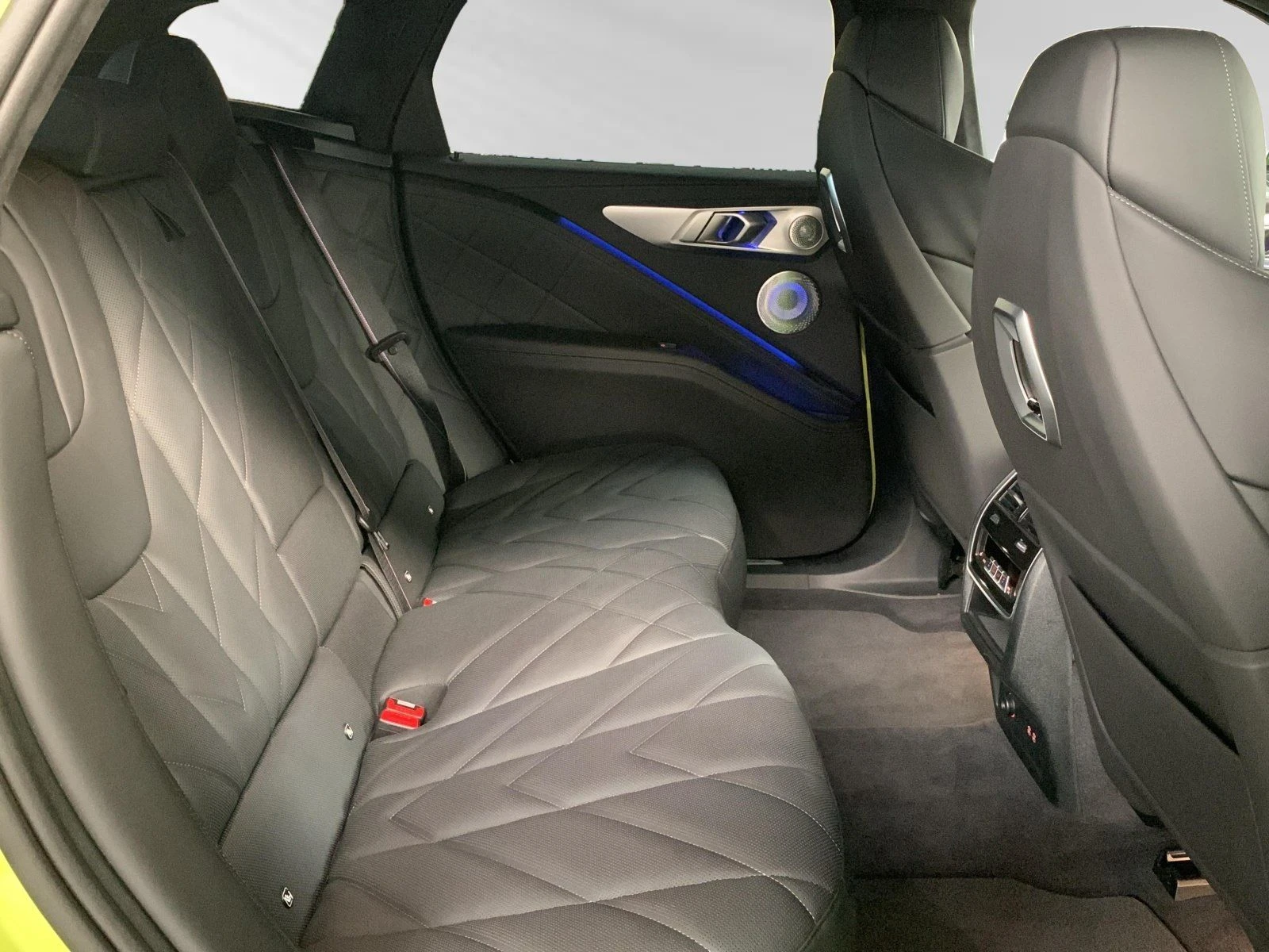BMW XM AHK / Bowers&Wilkins - изображение 8