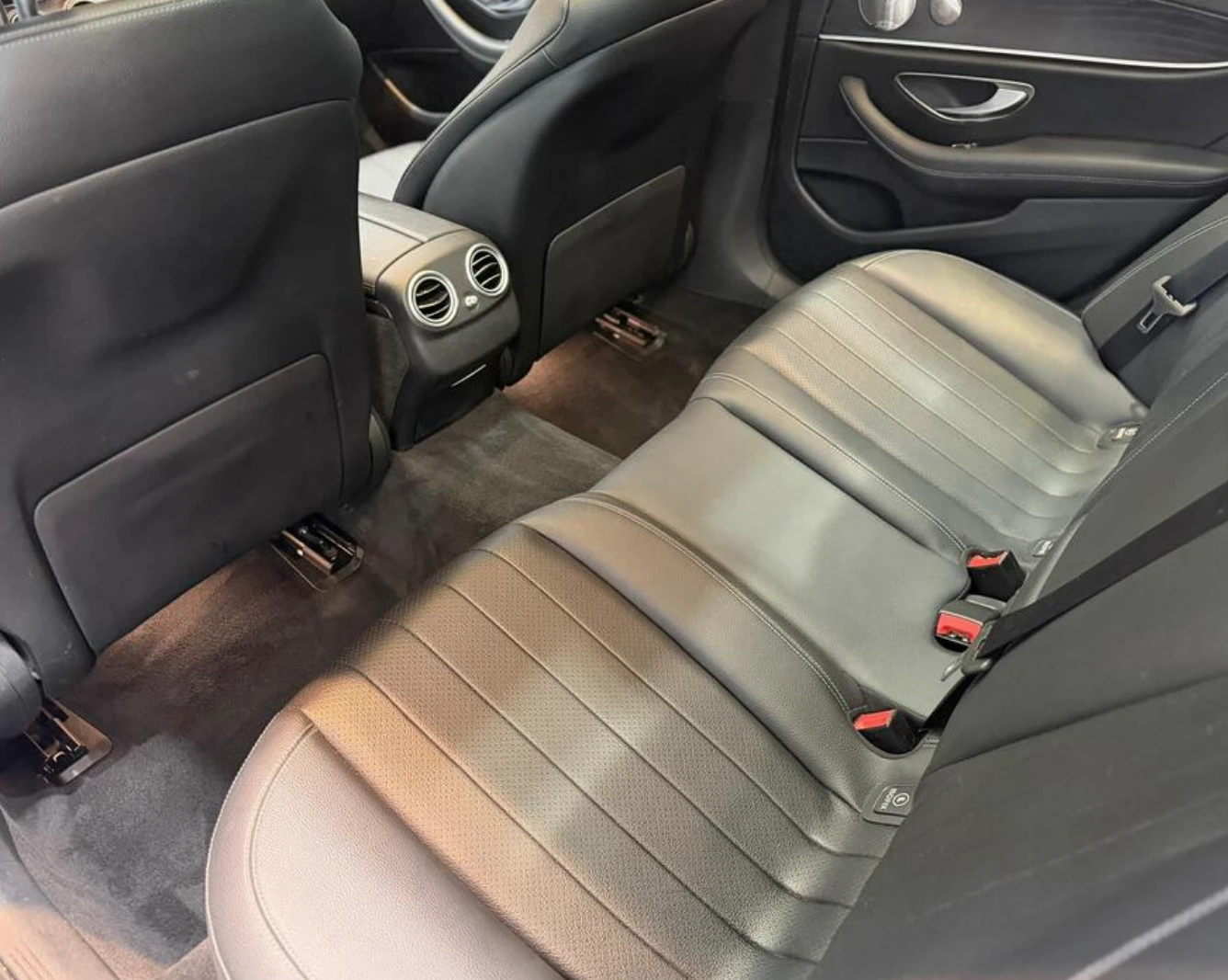 Mercedes-Benz E 300 4MATIC / AMG ПАКЕТ / BURMESTER / , снимка 8 - Автомобили и джипове - 54039282