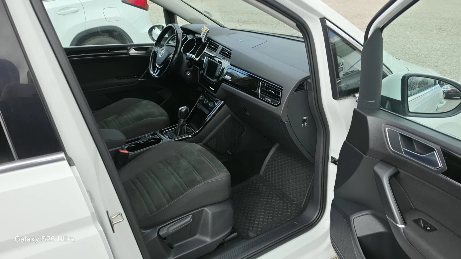 VW Touran, снимка 11 - Автомобили и джипове - 54057761