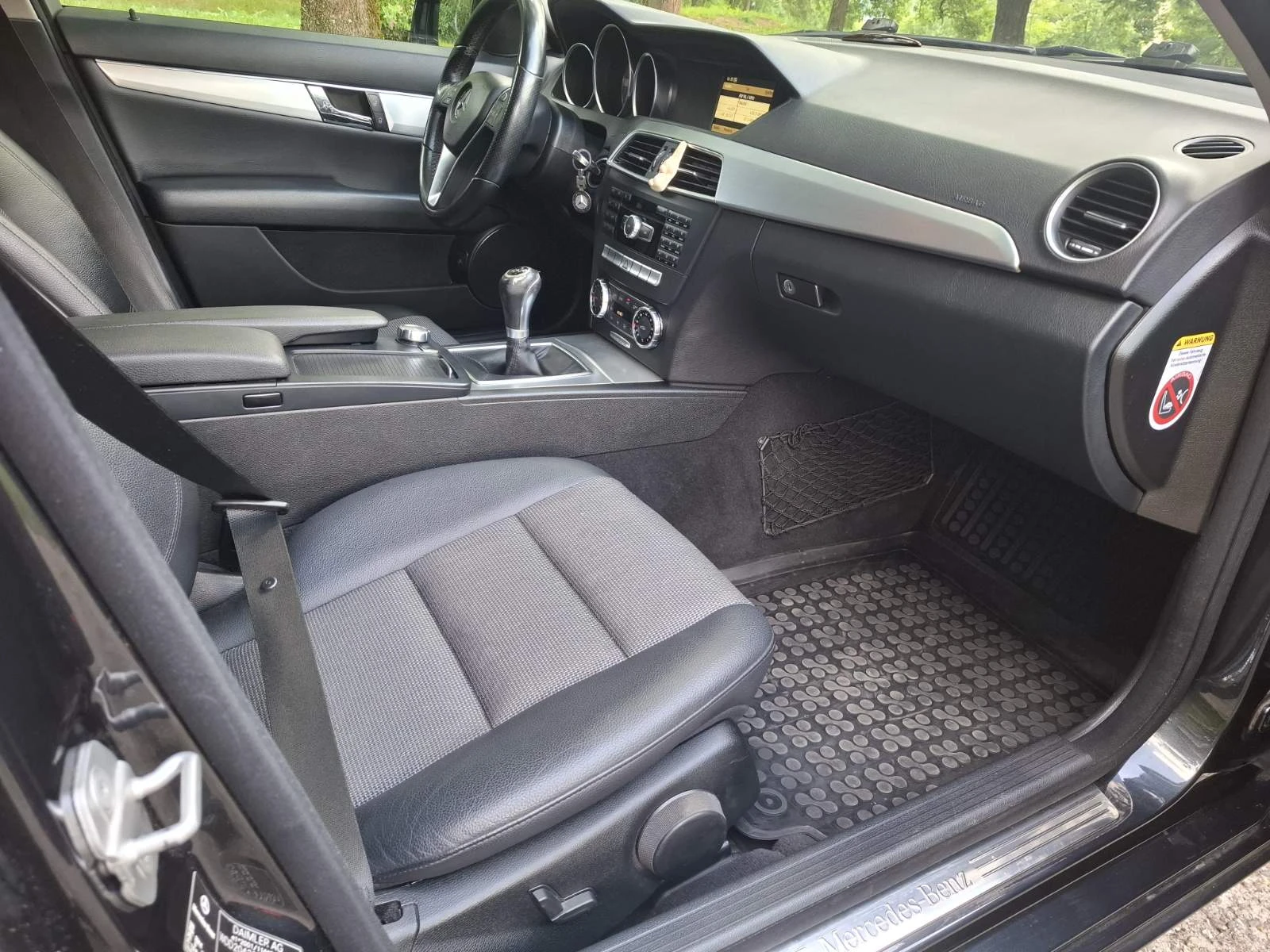 Mercedes-Benz C 180 Avantgarde, снимка 13 - Автомобили и джипове - 54980534