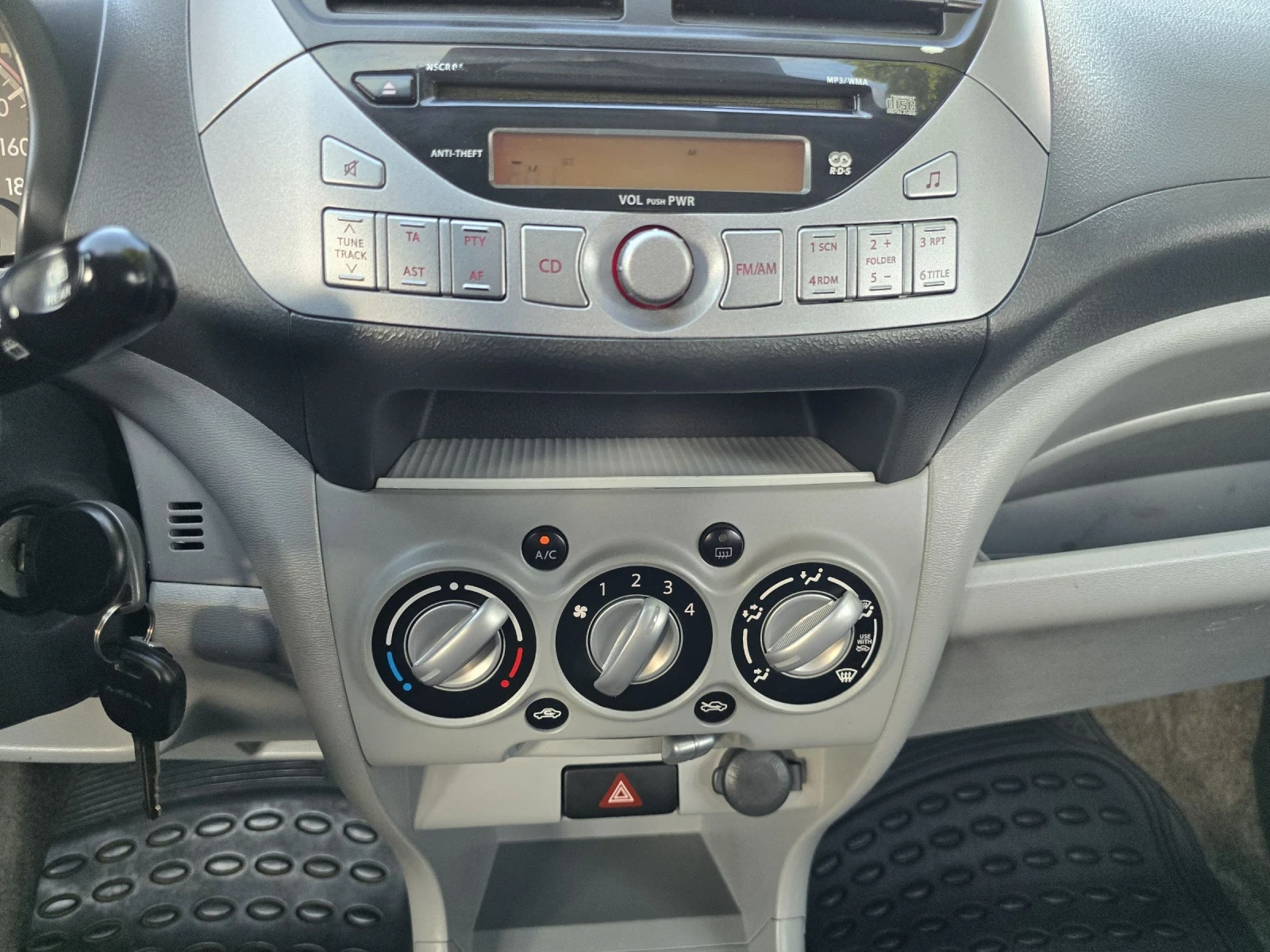 Nissan Pixo 1.0i 120000��. | Mobile.bg � ����������� 11