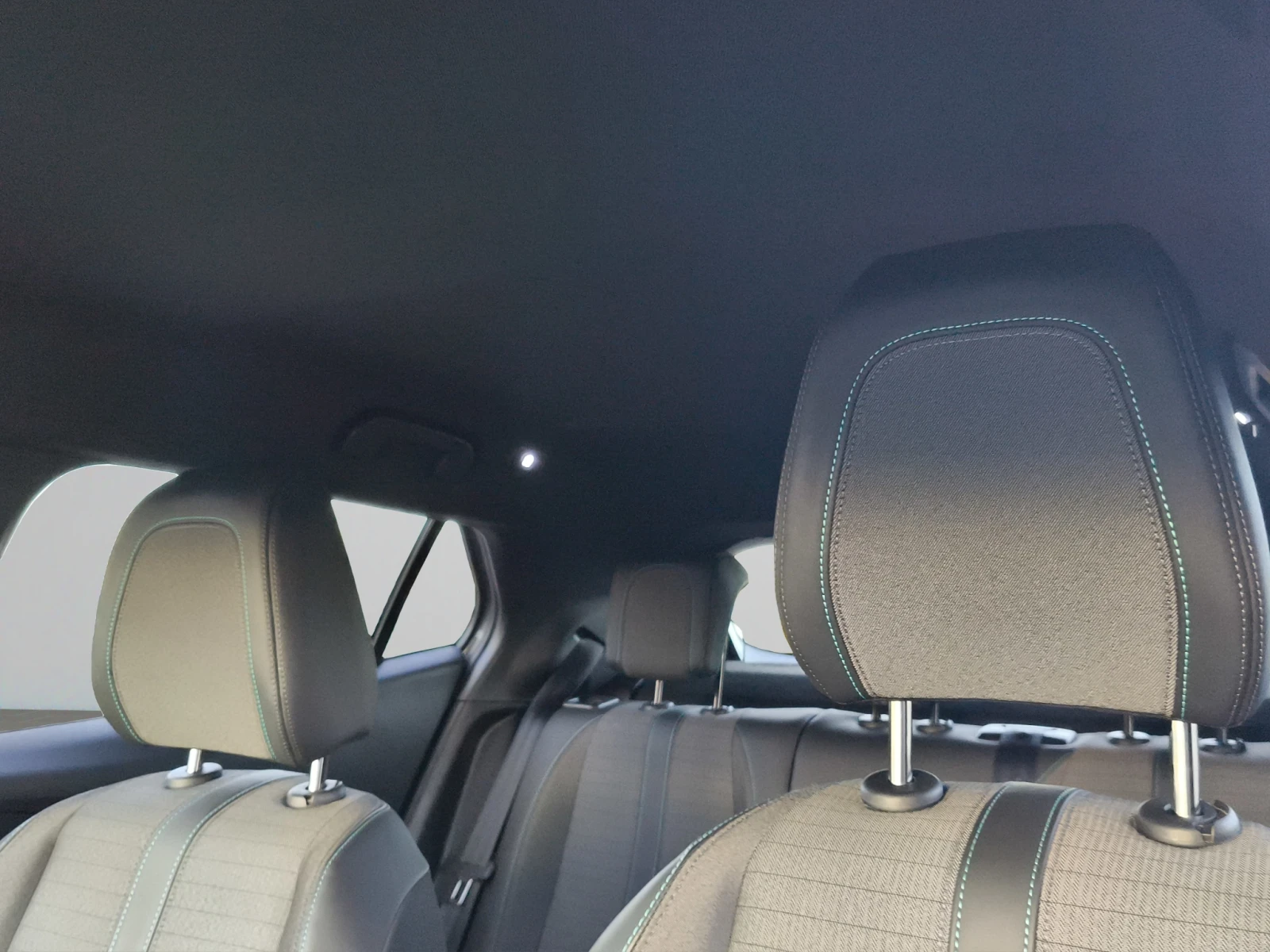 Peugeot 2008 ALLURE 1.2 PureTech 130 EAT8 EURO6//2302342, снимка 13 - Автомобили и джипове - 55171197