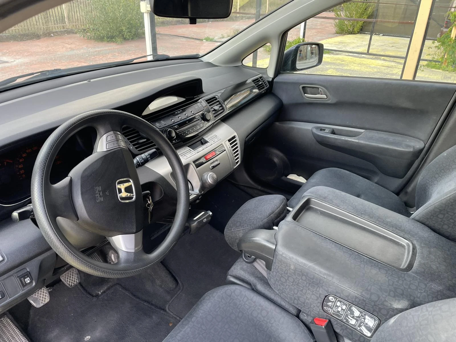 Honda Fr-v, снимка 4 - Автомобили и джипове - 55352532