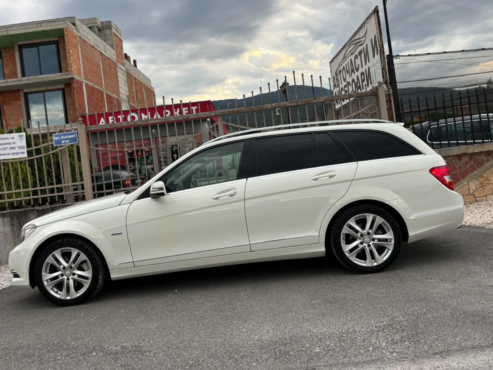 Mercedes-Benz C 180 1.8/ AVANTGARD/ ПАРКТРОНИК/ НАВИГАЦИЯ/ FACELIFT, снимка 4 - Автомобили и джипове - 55565830