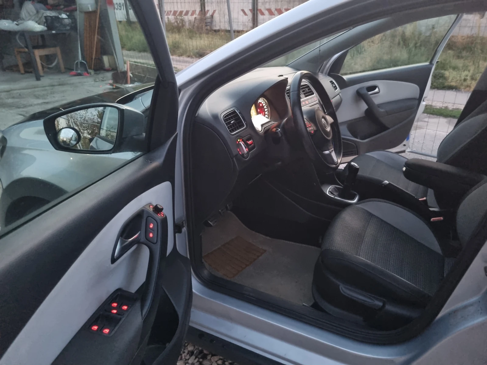 VW Polo 1.6TDI KROSS INDIVIDUAL, снимка 12 - Автомобили и джипове - 55951988