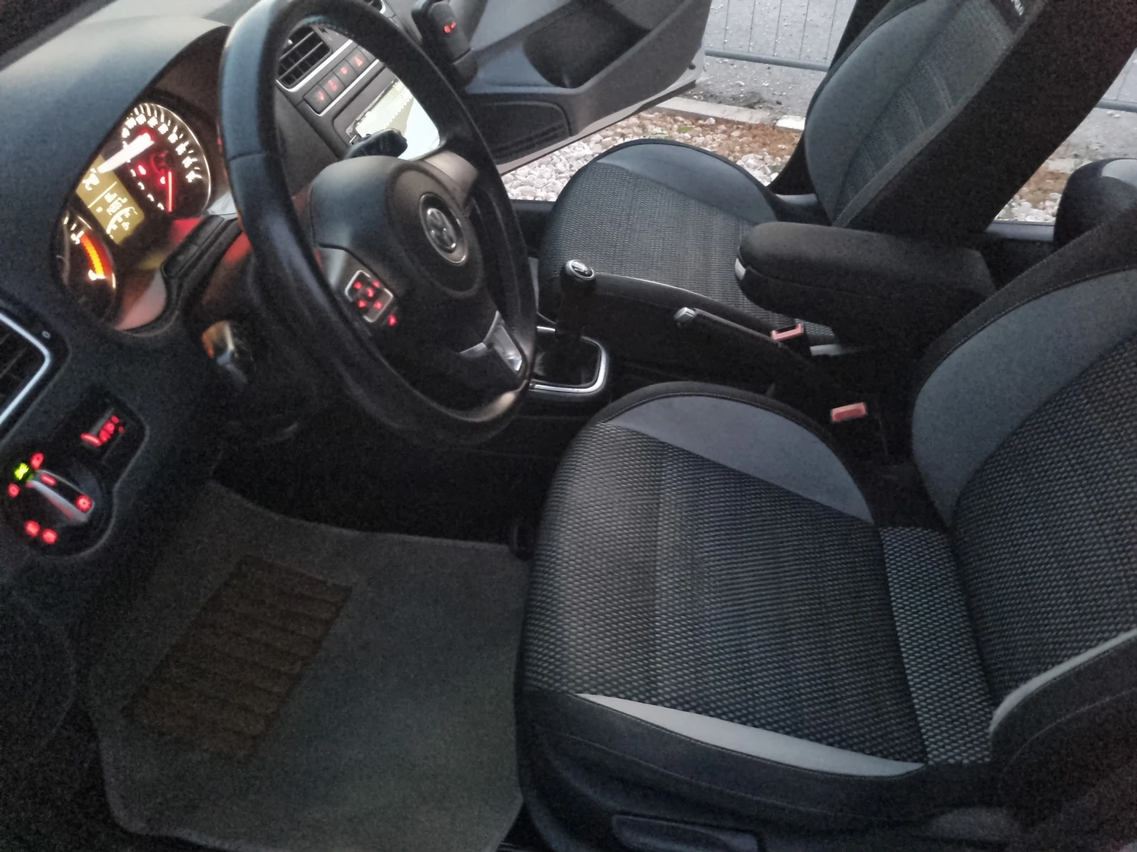 VW Polo 1.6TDI KROSS INDIVIDUAL, снимка 9 - Автомобили и джипове - 55951988