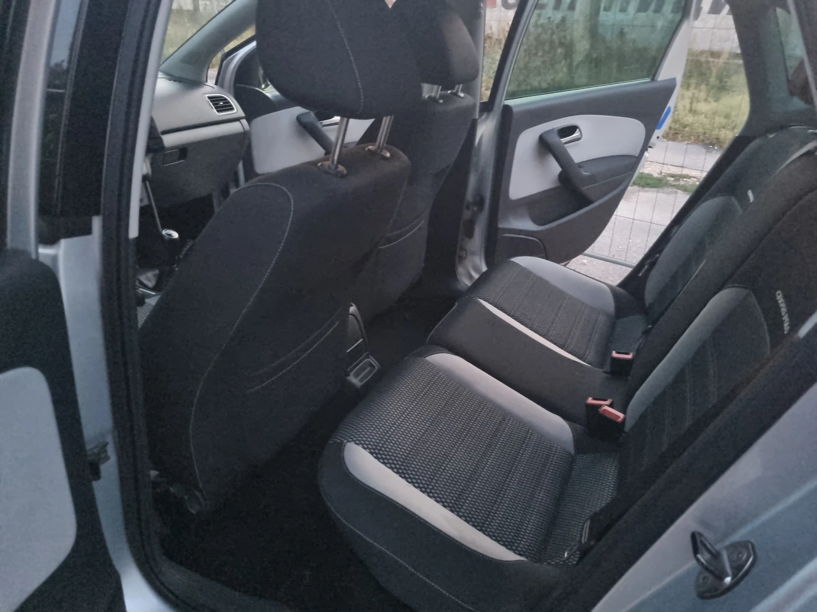 VW Polo 1.6TDI KROSS INDIVIDUAL, снимка 8 - Автомобили и джипове - 55951988