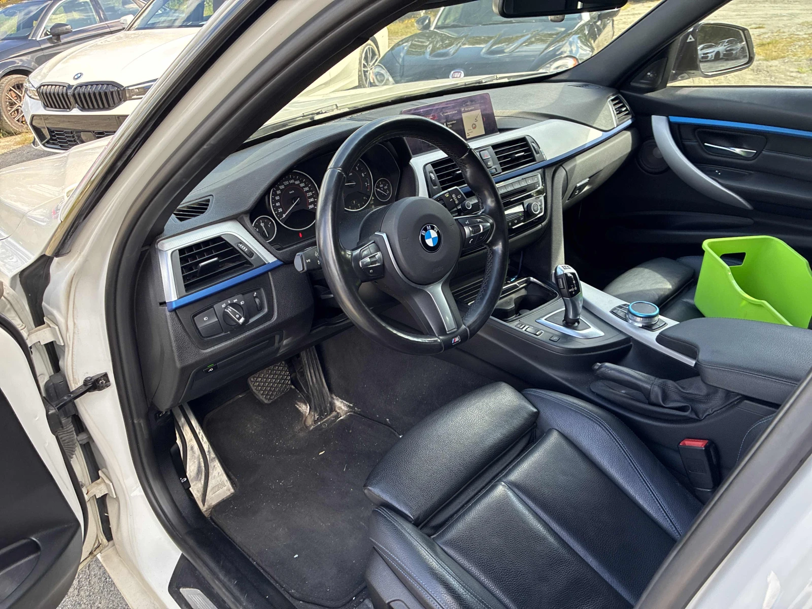 BMW 330 i xDrive / M Пакет / Harman Kardon / Carfax, снимка 5 - Автомобили и джипове - 55972978