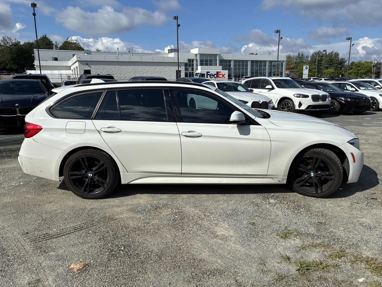 BMW 330 i xDrive / M Пакет / Harman Kardon / Carfax, снимка 3 - Автомобили и джипове - 55972978