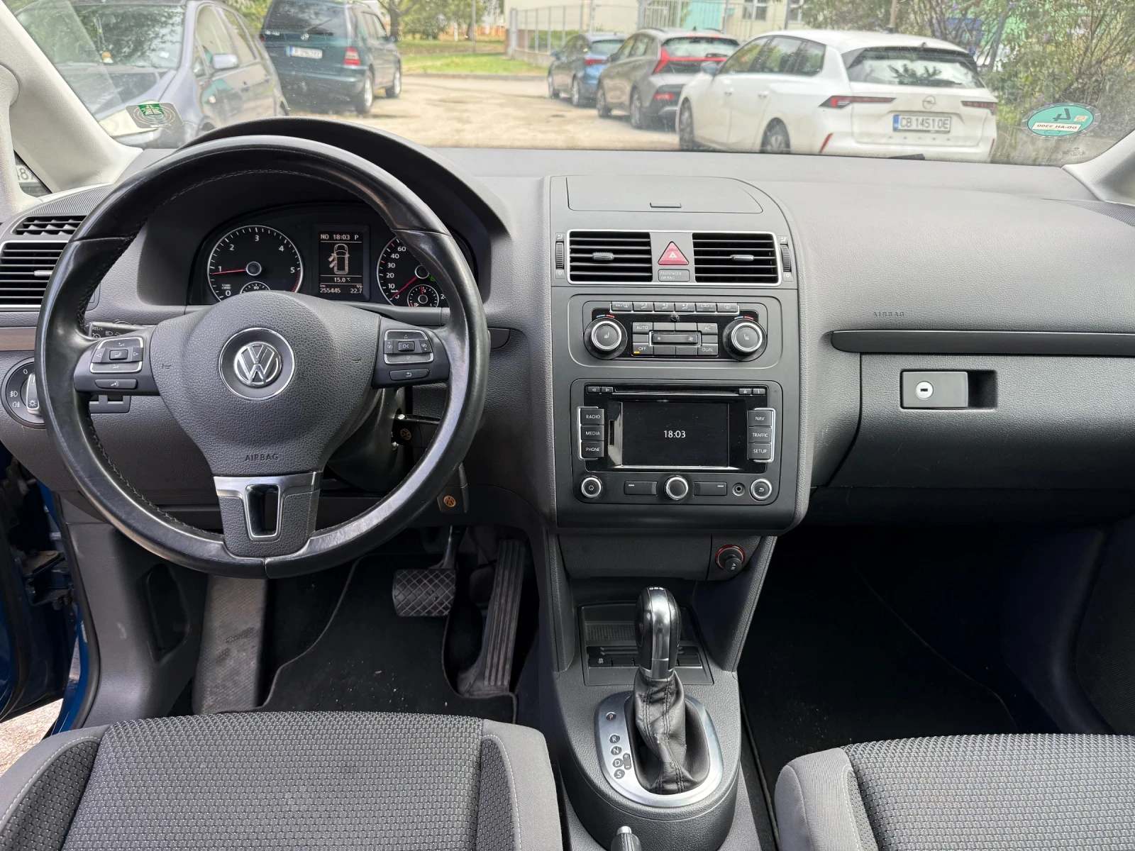 VW Touran 2.0 TDI 140 DSG, снимка 5 - Автомобили и джипове - 56194140