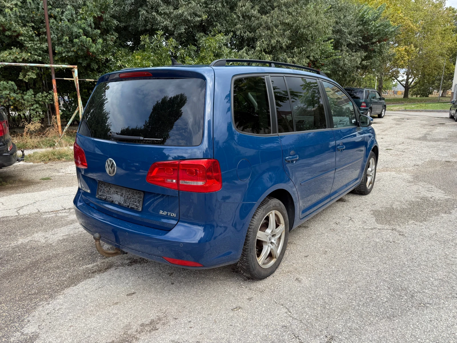 VW Touran 2.0 TDI 140 DSG, снимка 3 - Автомобили и джипове - 56194140