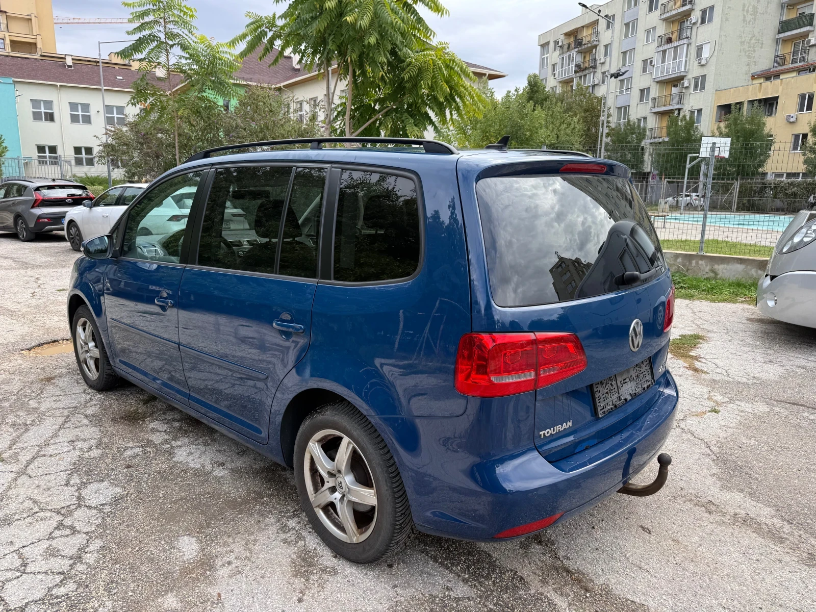 VW Touran 2.0 TDI 140 DSG, снимка 4 - Автомобили и джипове - 56194140