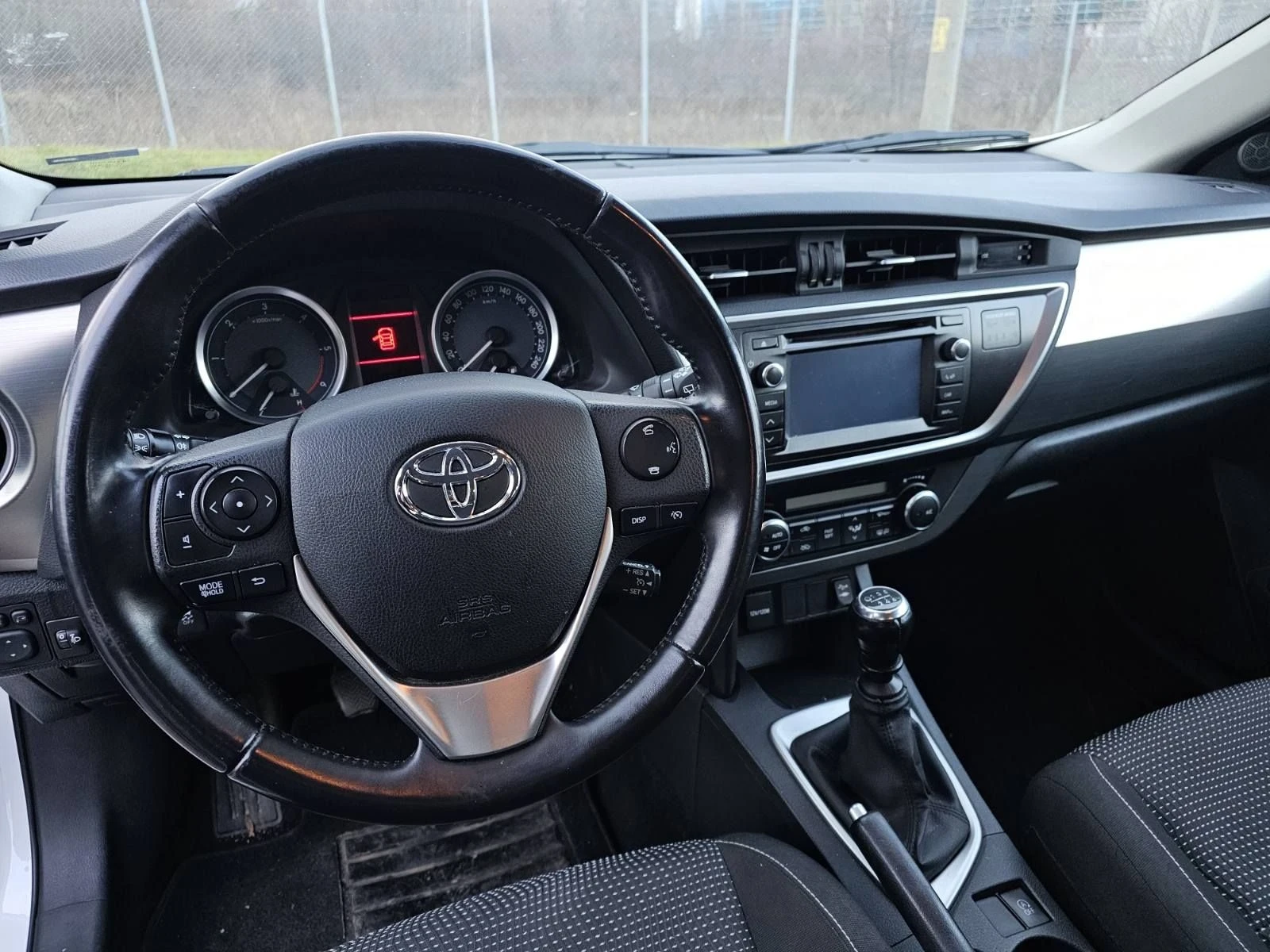 Toyota Auris 2.0 d4d, снимка 2 - Автомобили и джипове - 56299127