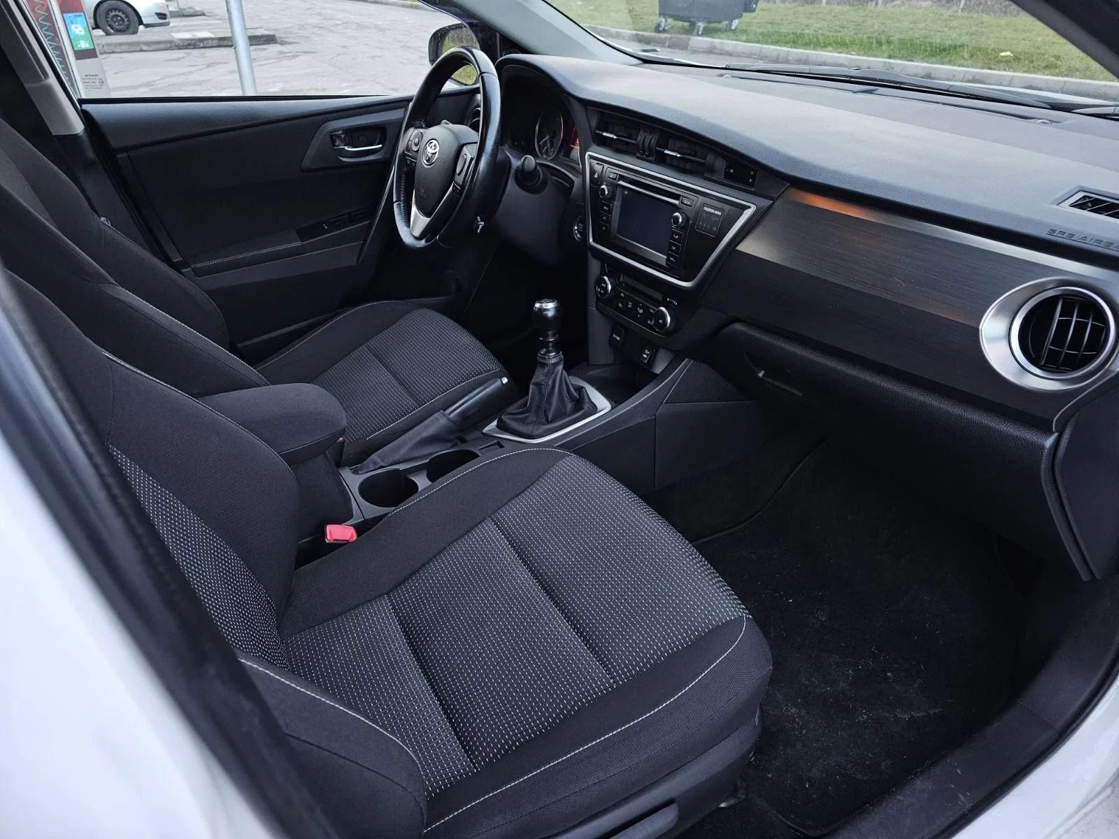 Toyota Auris 2.0 d4d, снимка 3 - Автомобили и джипове - 56299127