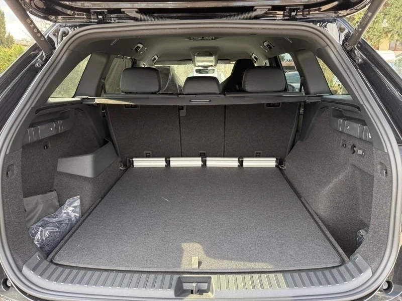 Skoda Kodiaq 2.0 TSI* RS* 4x4* DSG* HUD* MATRIX* , снимка 13 - Автомобили и джипове - 51200942