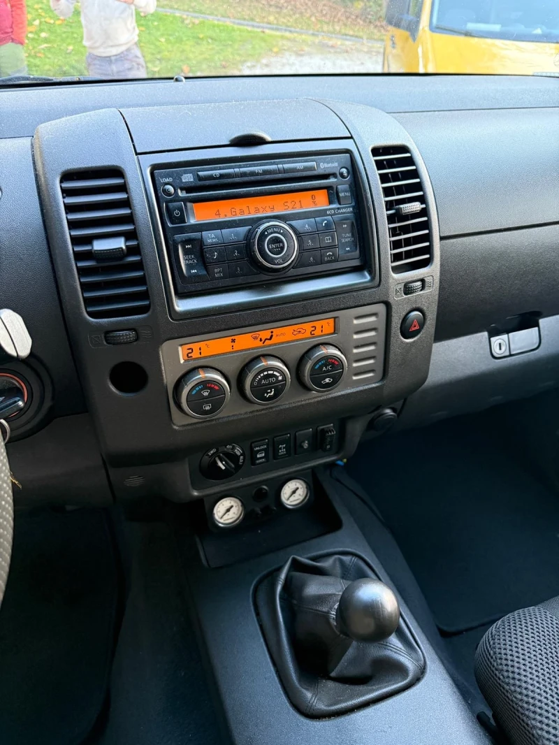 Nissan Navara 2.5dci, снимка 12 - Автомобили и джипове - 52100854