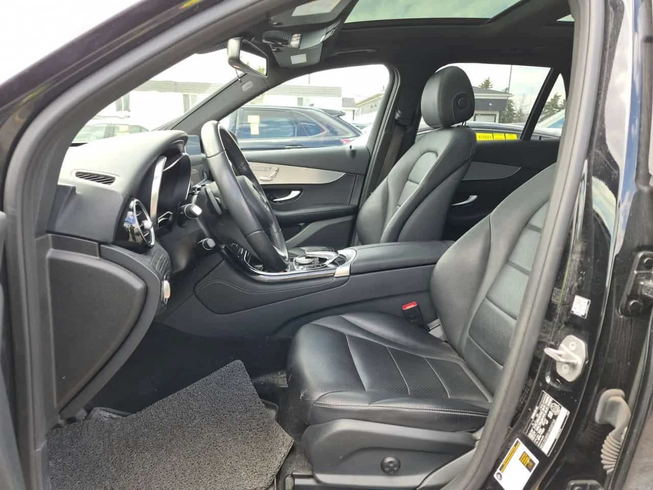 Mercedes-Benz GLC 300 ПОДГРЕВИ * ПАНО * KEYLESS * CARFAX, снимка 5 - Автомобили и джипове - 54479960