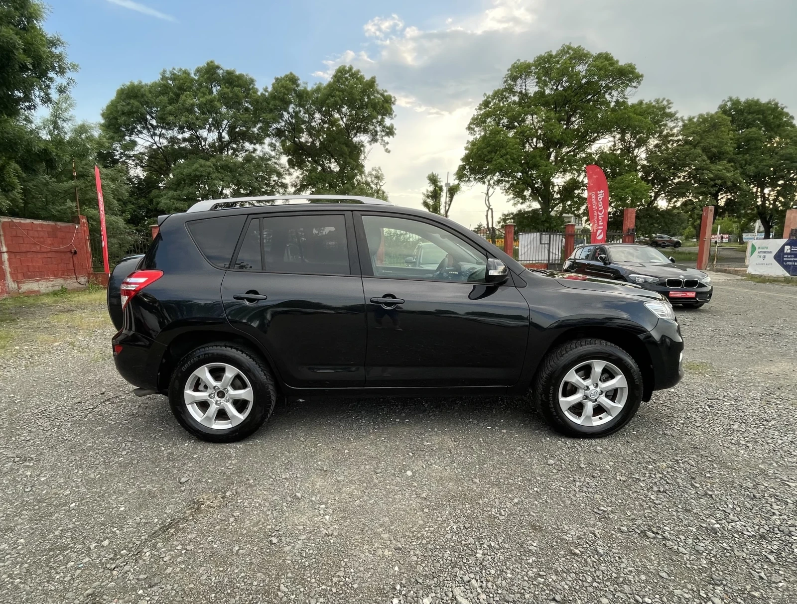 Toyota Rav4 Executive 2.0i 158к.с. 4x4 Facelift Автоматик F1 , снимка 4 - Автомобили и джипове - 54774314