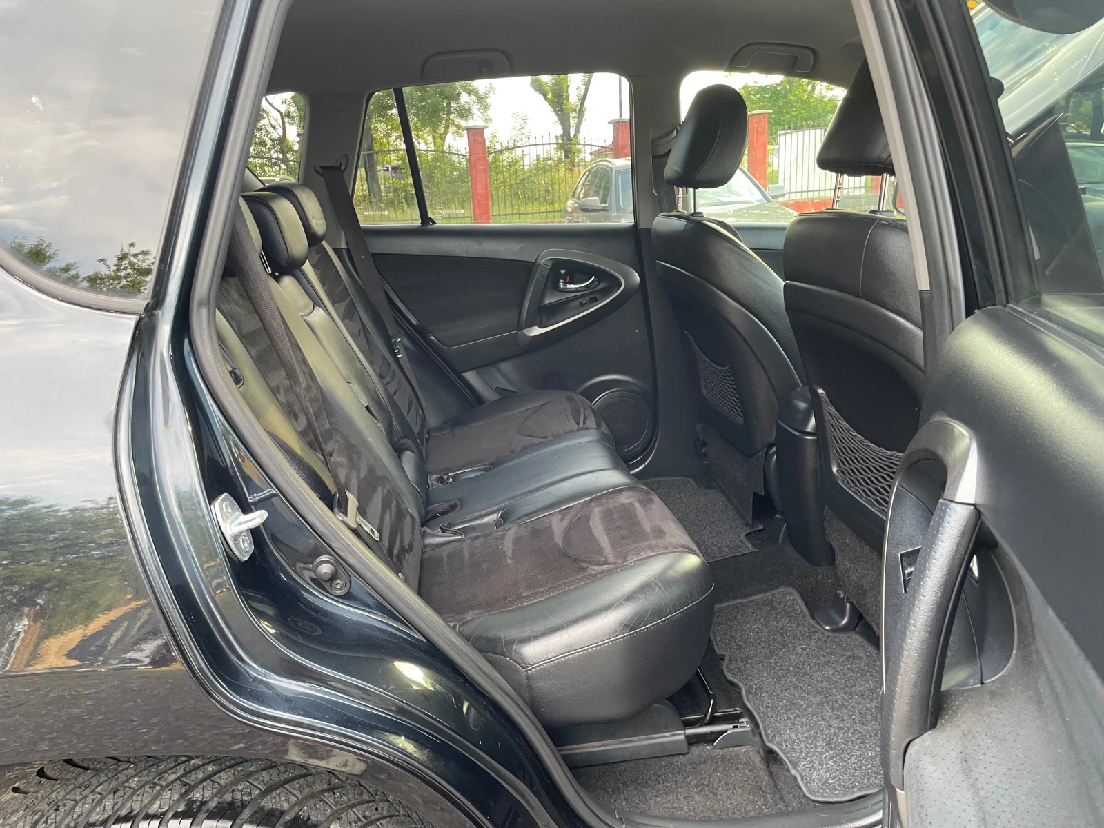 Toyota Rav4 Executive 2.0i 158к.с. 4x4 Facelift Автоматик F1 , снимка 14 - Автомобили и джипове - 54774314