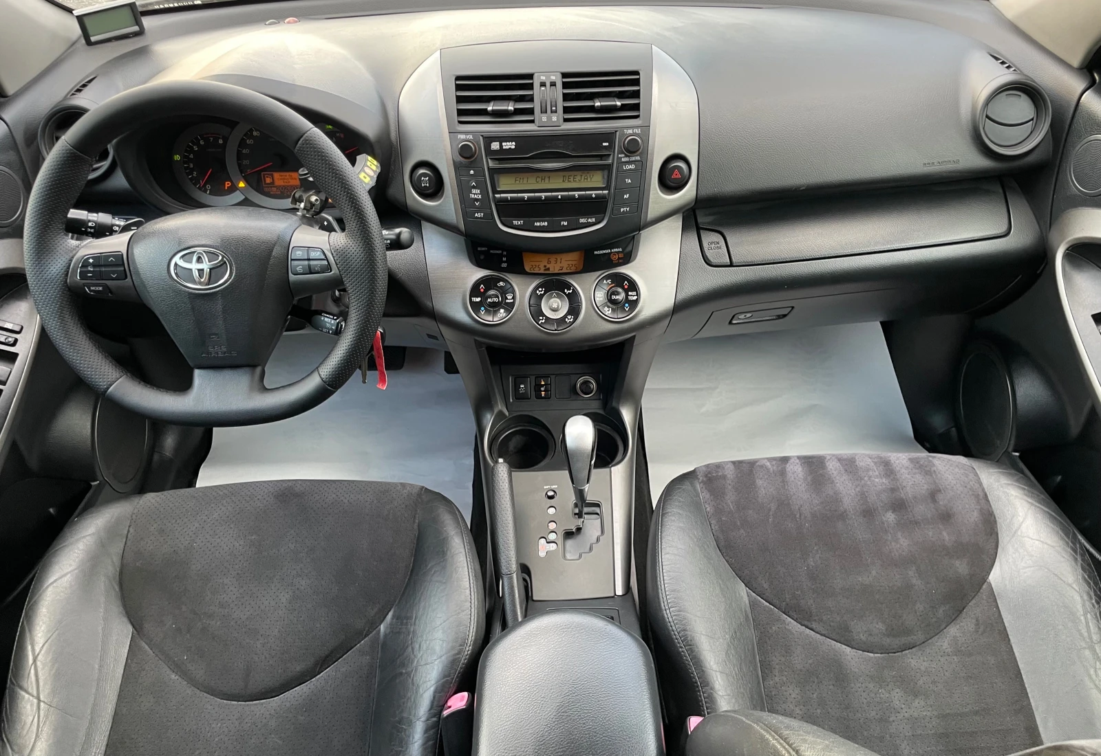 Toyota Rav4 Executive 2.0i 158к.с. 4x4 Facelift Автоматик F1 , снимка 11 - Автомобили и джипове - 54774314