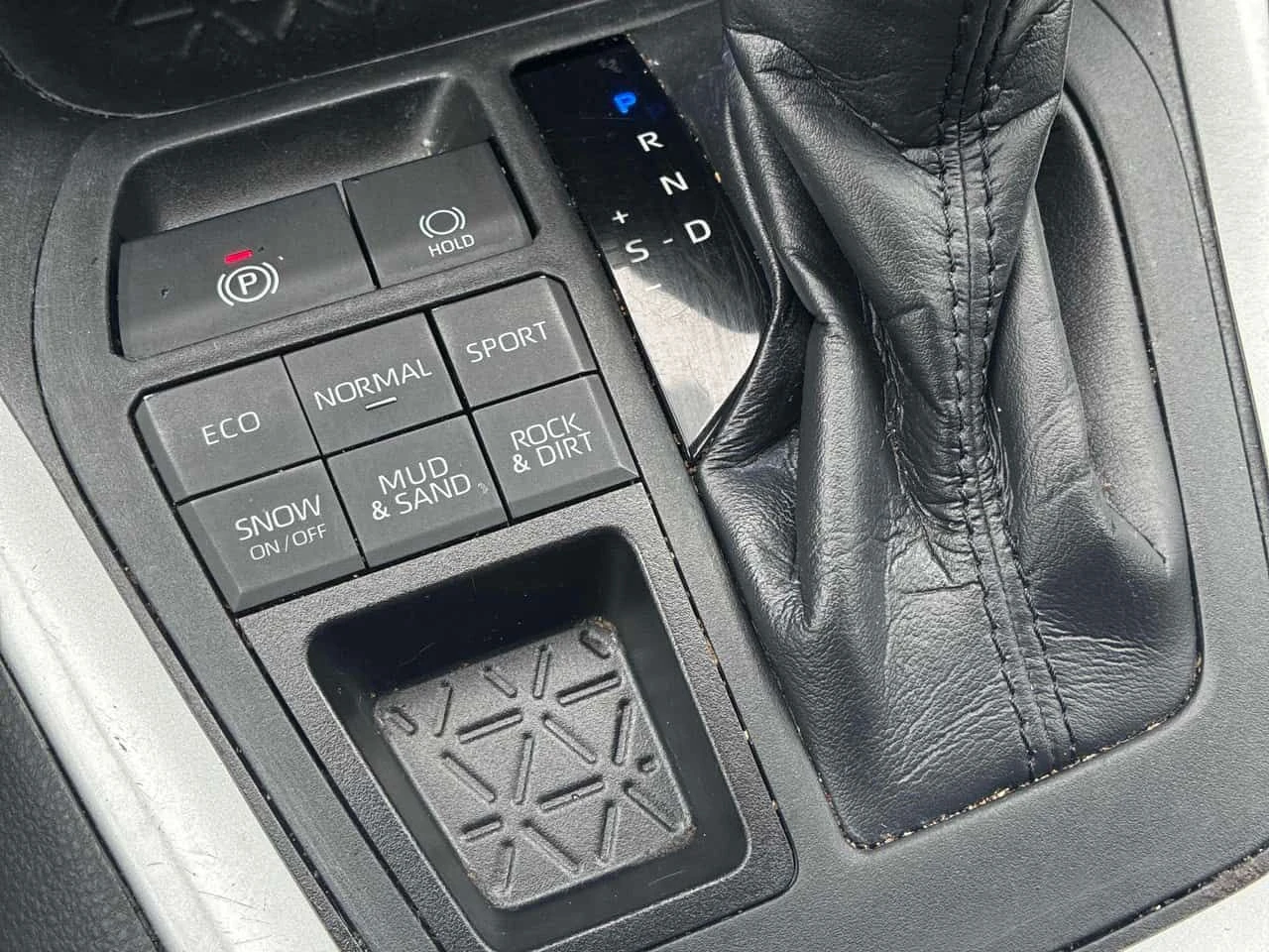 Toyota Rav4 * LE * АВТОКРЕДИТ БЕЗ ПЪРВОНАЧАЛНА ВНОСКА* , снимка 11 - Автомобили и джипове - 55581497