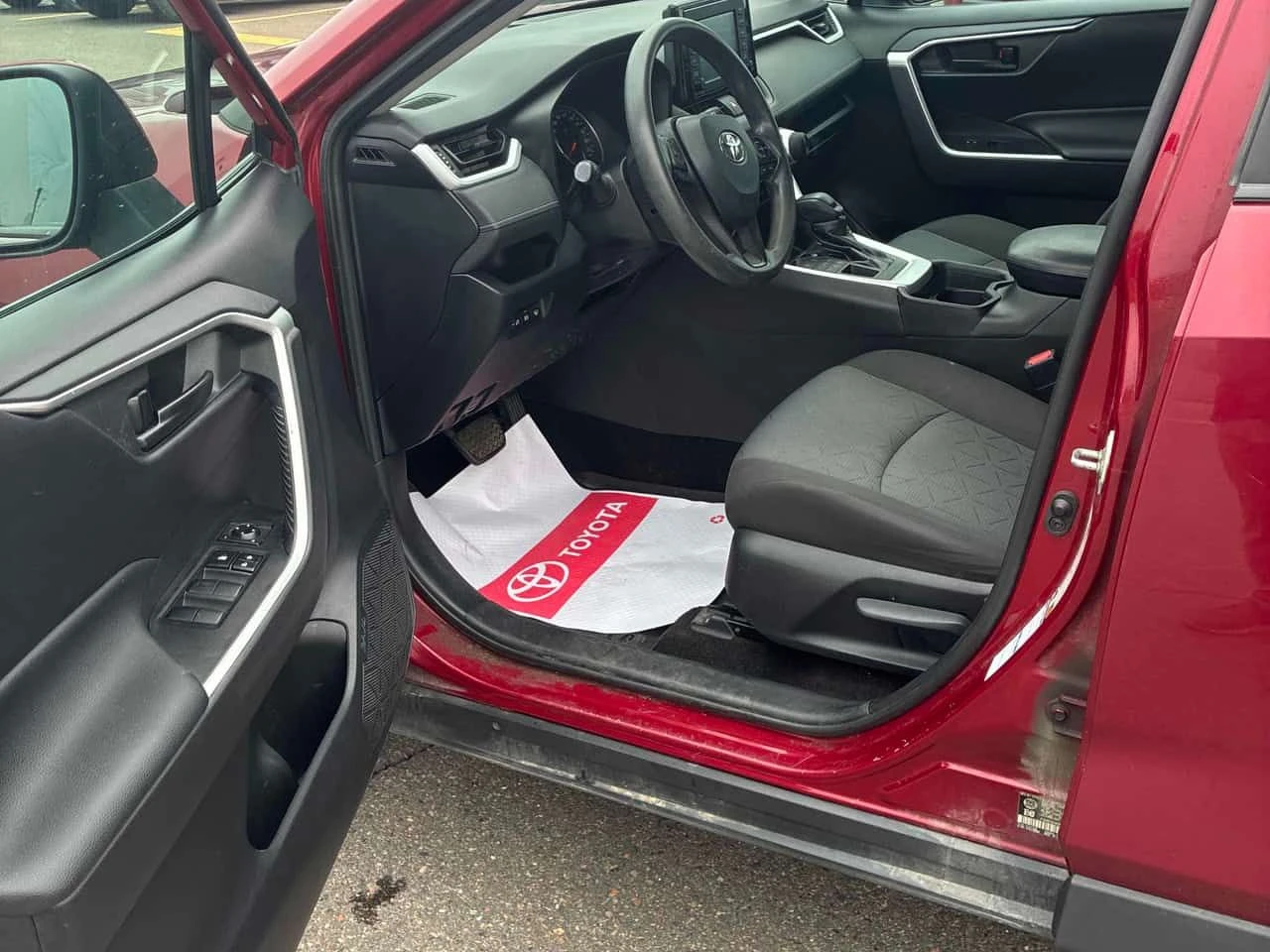 Toyota Rav4 * LE * АВТОКРЕДИТ БЕЗ ПЪРВОНАЧАЛНА ВНОСКА* , снимка 5 - Автомобили и джипове - 55581497