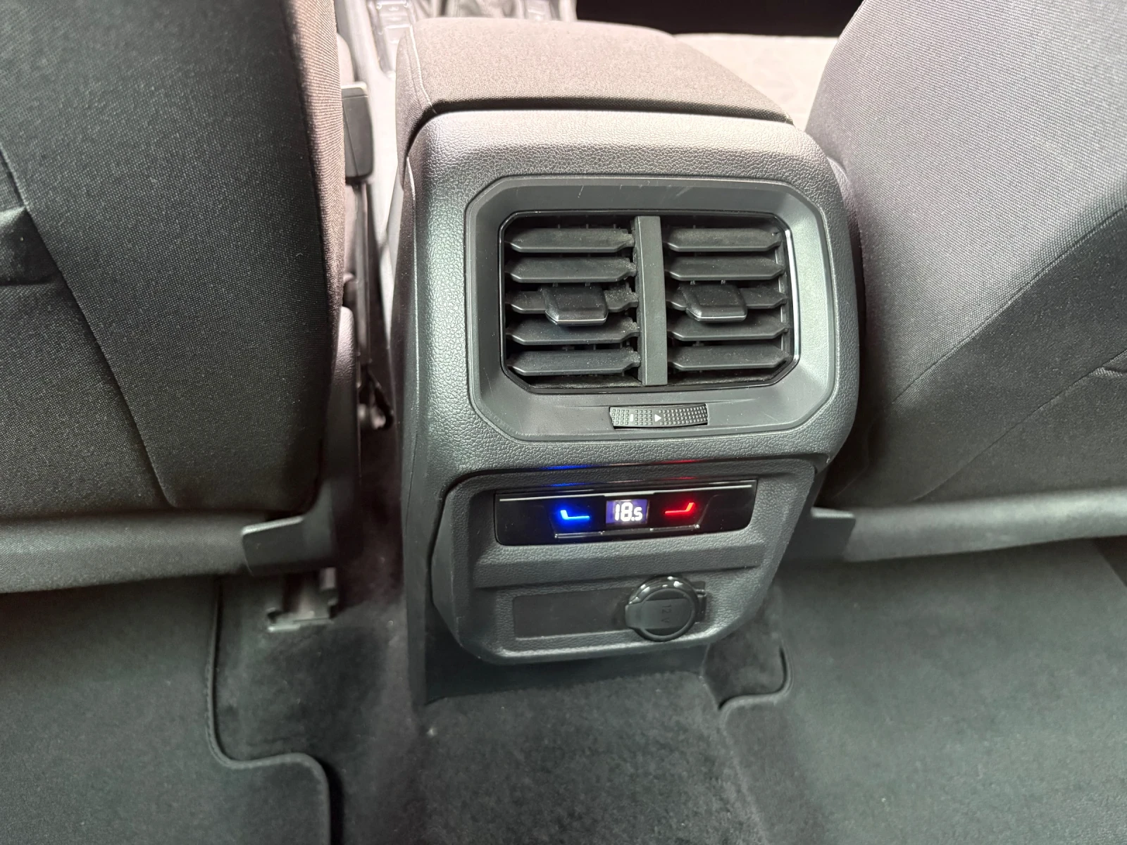 VW Tiguan 2022г AVTOMAT , снимка 12 - Автомобили и джипове - 56323996