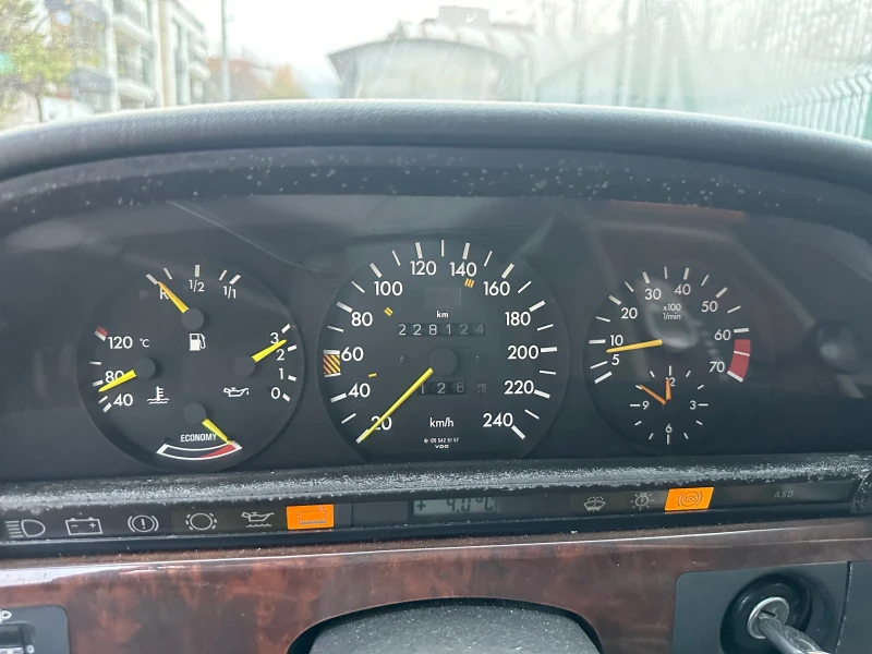 Mercedes-Benz 126 300 SE, снимка 10 - Автомобили и джипове - 48408517