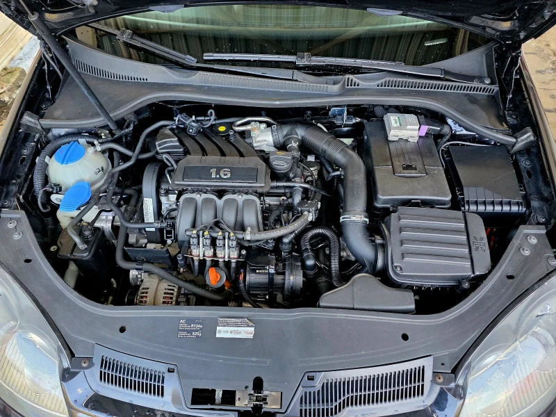 VW Golf 1.6 102к.с. + газова уредба, снимка 13 - Автомобили и джипове - 52080484