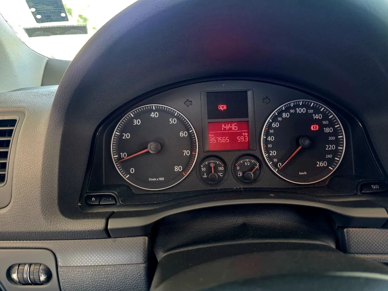 VW Golf 1.6 102к.с. + газова уредба, снимка 11 - Автомобили и джипове - 52080484