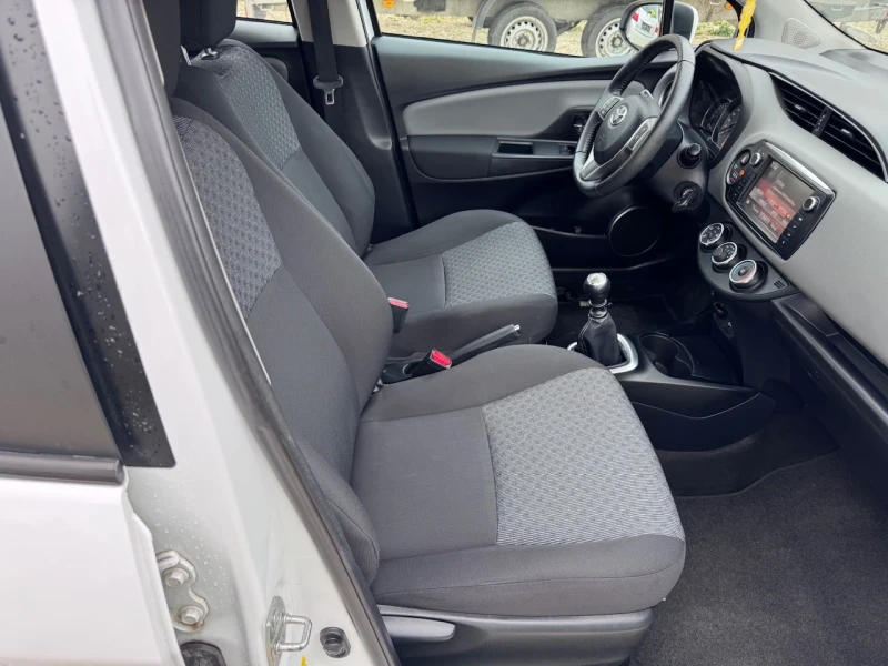 Toyota Yaris 1.33i Facelift, снимка 12 - Автомобили и джипове - 52344874