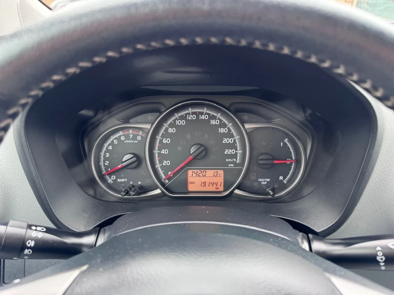 Toyota Yaris 1.33i Facelift, снимка 13 - Автомобили и джипове - 52344874