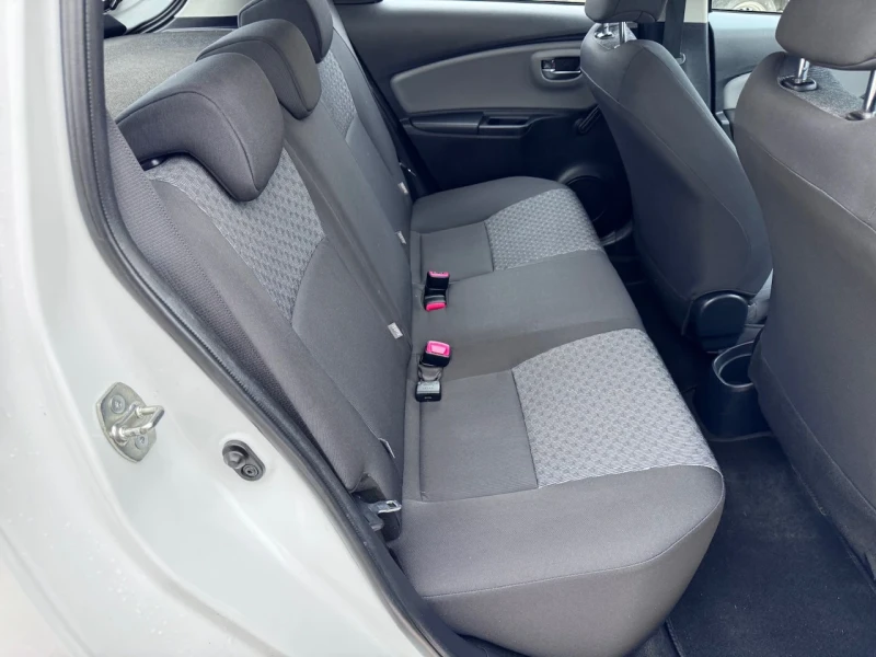 Toyota Yaris 1.33i Facelift, снимка 11 - Автомобили и джипове - 52344874