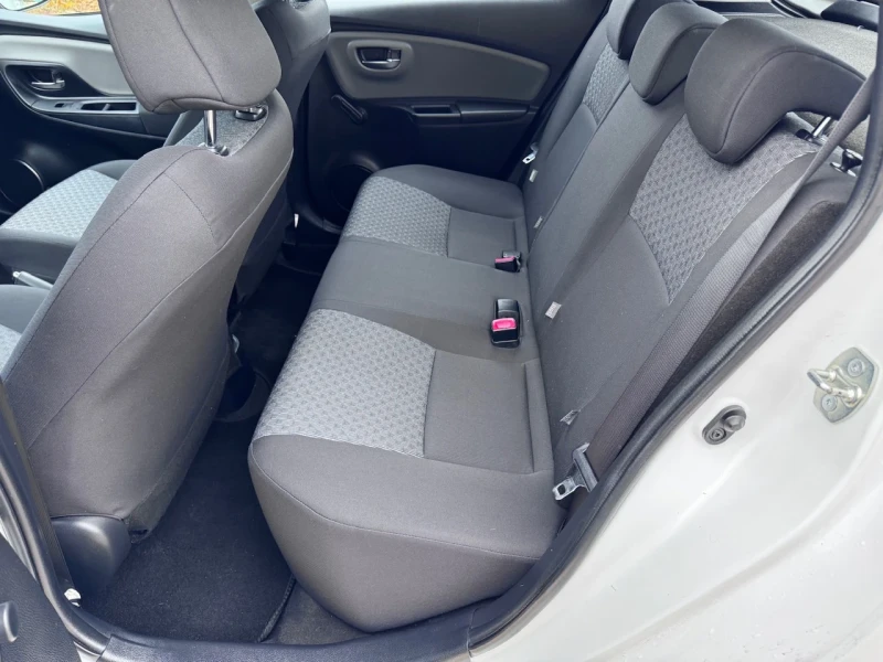 Toyota Yaris 1.33i Facelift, снимка 10 - Автомобили и джипове - 52344874