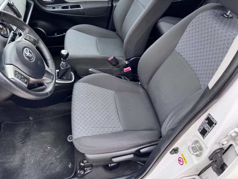 Toyota Yaris 1.33i Facelift, снимка 9 - Автомобили и джипове - 52344874