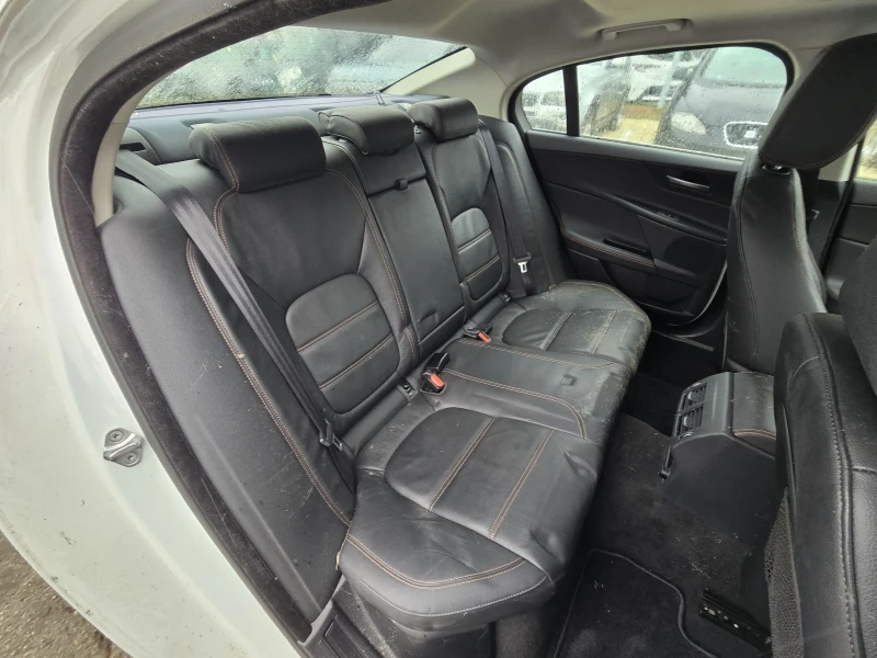 Jaguar XE 2.0D 180к.с ПРОБЛЕМ В МОТОРА , снимка 12 - Автомобили и джипове - 53563473