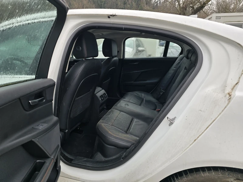 Jaguar XE 2.0D 180к.с ПРОБЛЕМ В МОТОРА , снимка 11 - Автомобили и джипове - 53563473