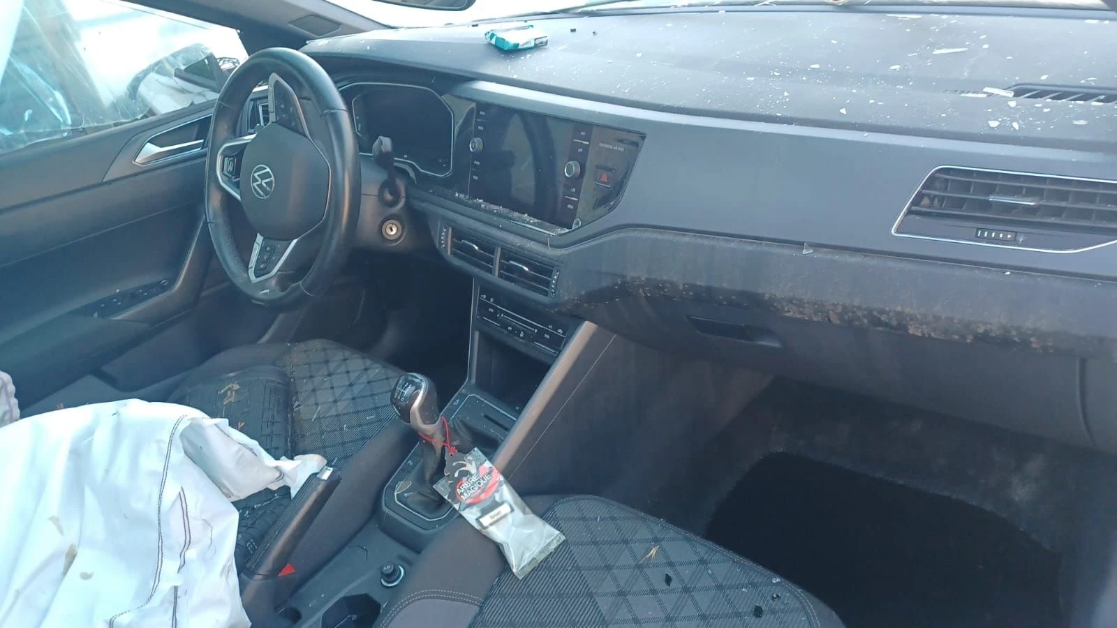VW Taigo 1.0 DLA - изображение 7