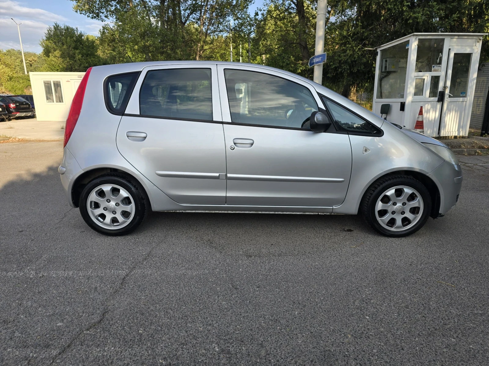 Mitsubishi Colt БЕНЗИН/КЛИМАТИК/4 ВРАТИ/ - изображение 7
