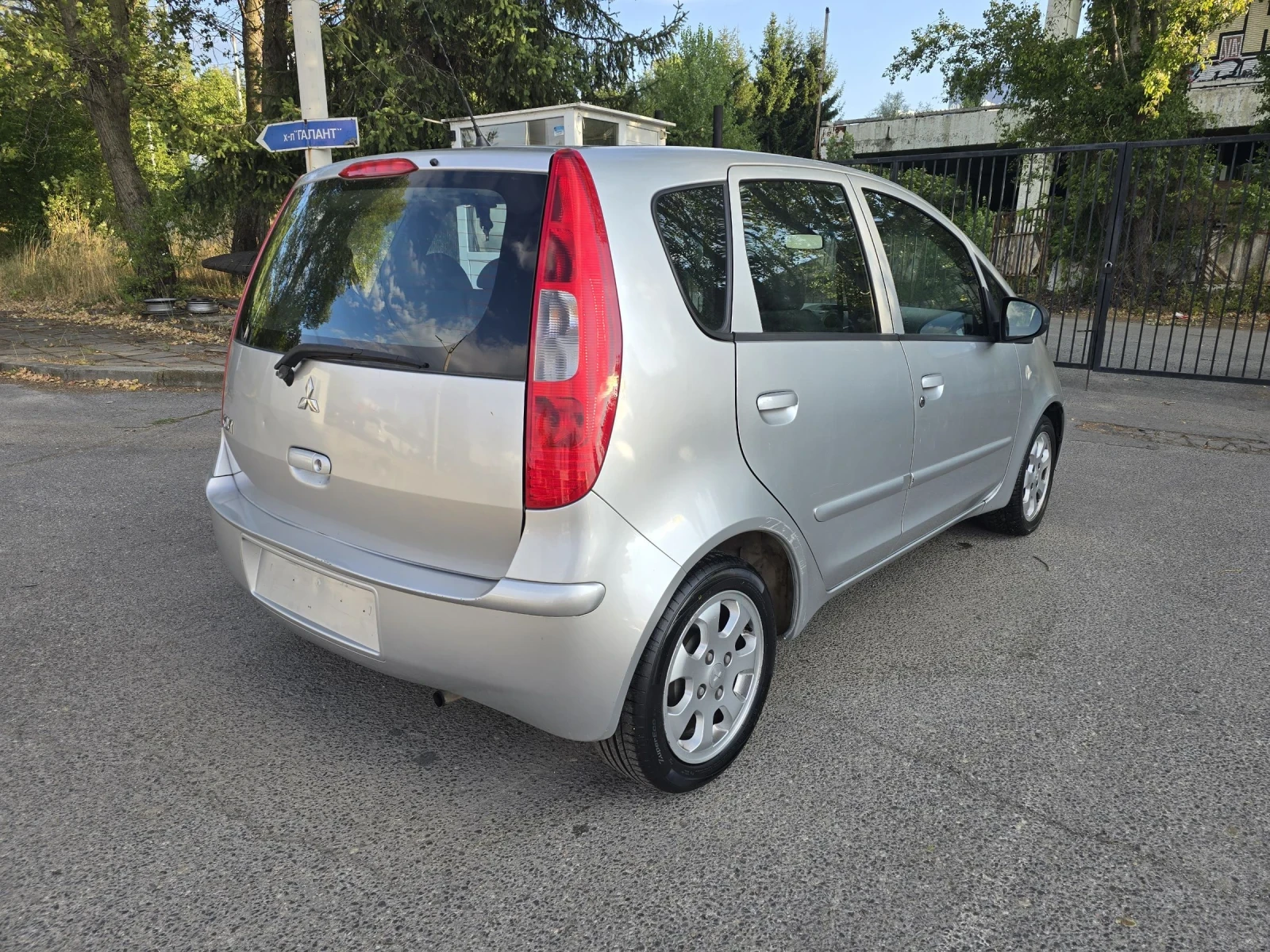 Mitsubishi Colt БЕНЗИН/КЛИМАТИК/4 ВРАТИ/ - изображение 4