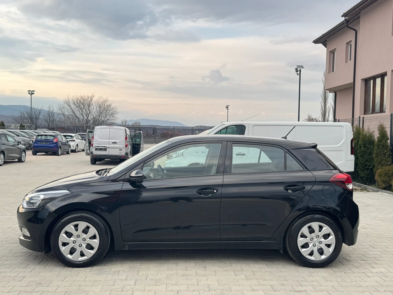 Hyundai I20 1.2i LPG EURO-6, снимка 2 - Автомобили и джипове - 53845643