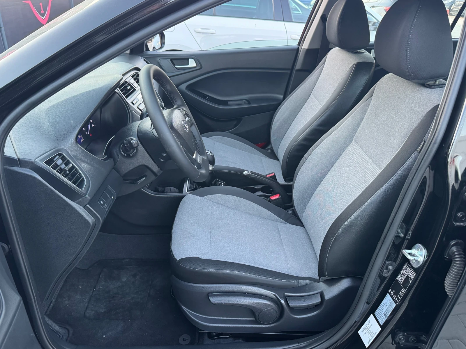 Hyundai I20 1.2i LPG EURO-6, снимка 10 - Автомобили и джипове - 53845643